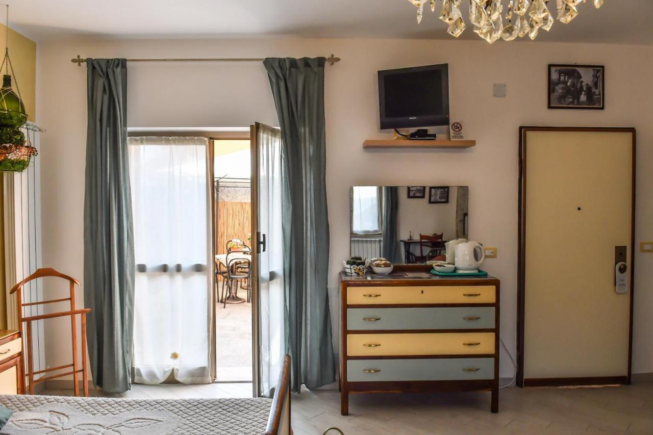 La Terra Di Mingo Bed & Breakfast วาโด ลีกูเร ภายนอก รูปภาพ